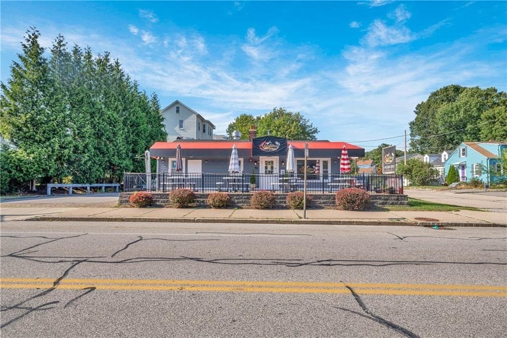 426 Cass Avenue photo 2