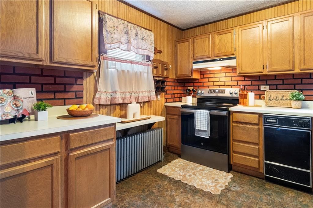 Single Family Residence at 885 Eddie Dowling Highway, North Smithfield, photo 10 of 24