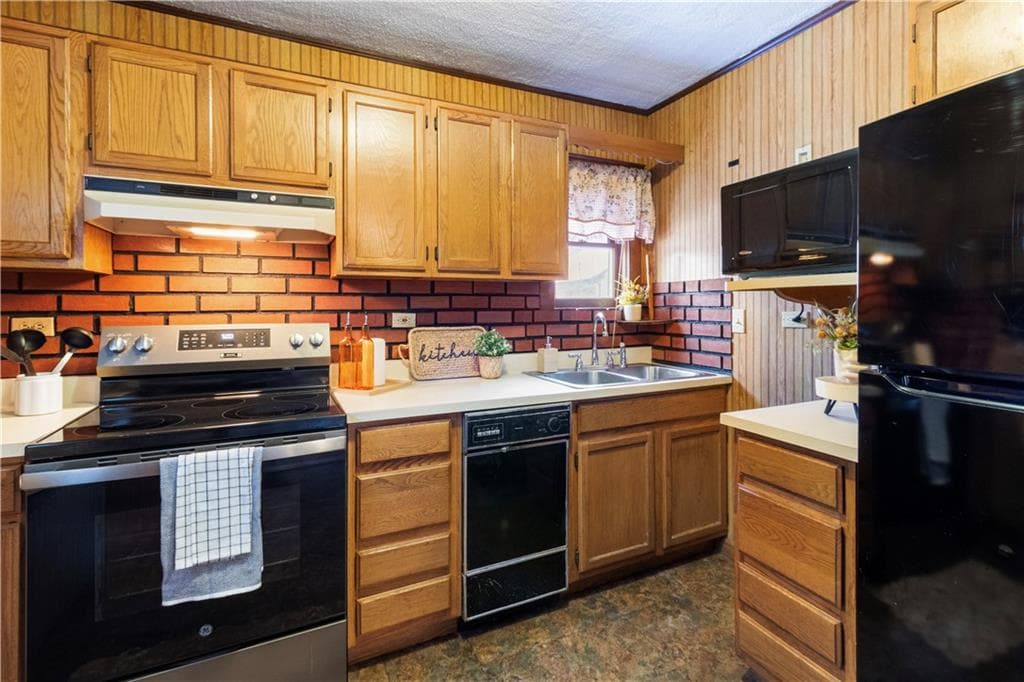 Single Family Residence at 885 Eddie Dowling Highway, North Smithfield, photo 14 of 24