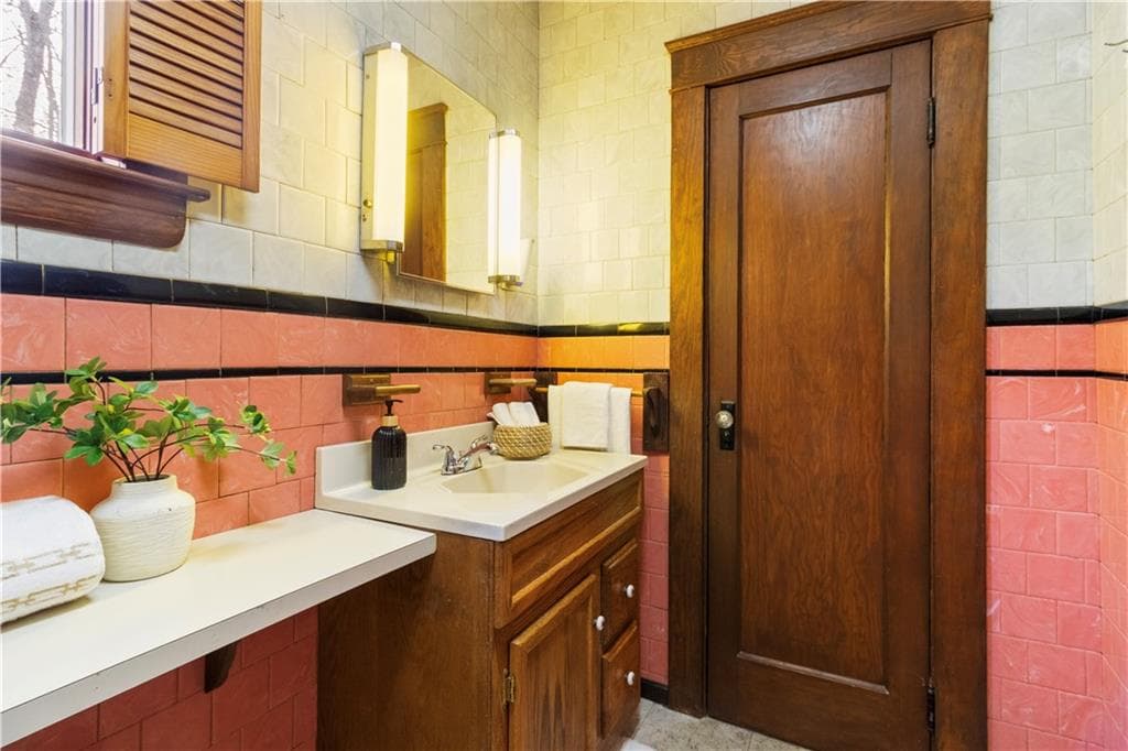Single Family Residence at 885 Eddie Dowling Highway, North Smithfield, photo 11 of 24