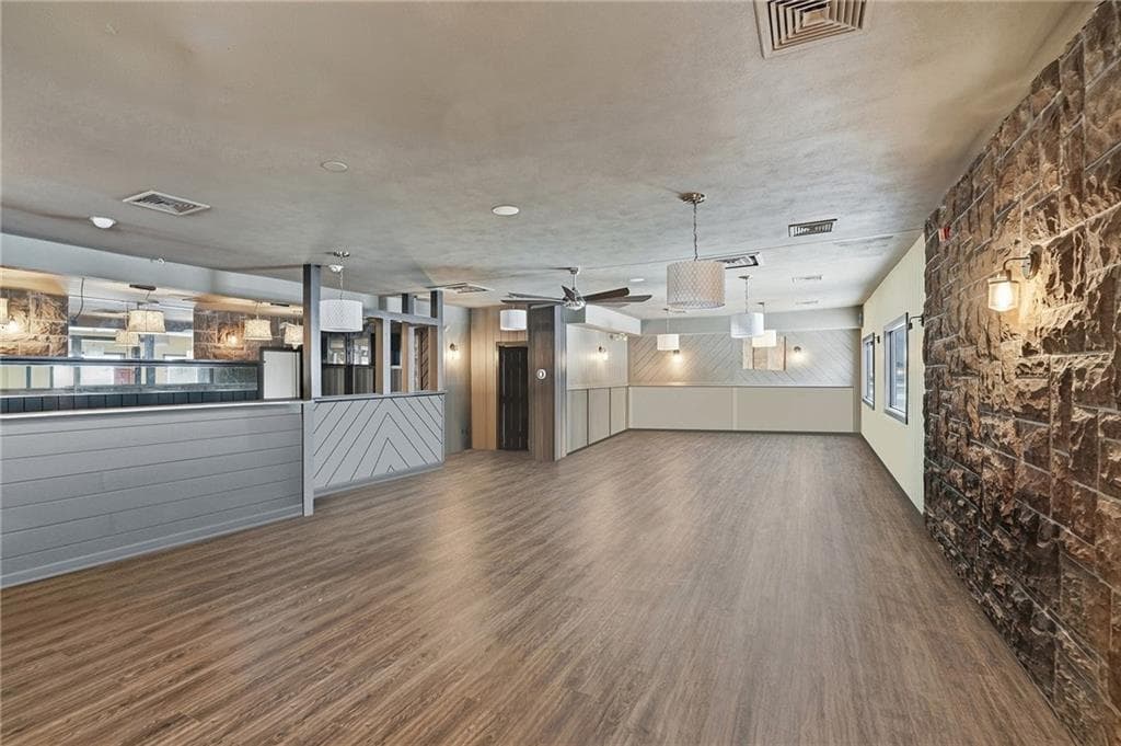 Commercial at 332 Farnum Pike, Smithfield, photo 5 of 43
