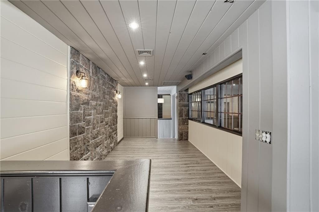 Commercial at 332 Farnum Pike, Smithfield, photo 11 of 43