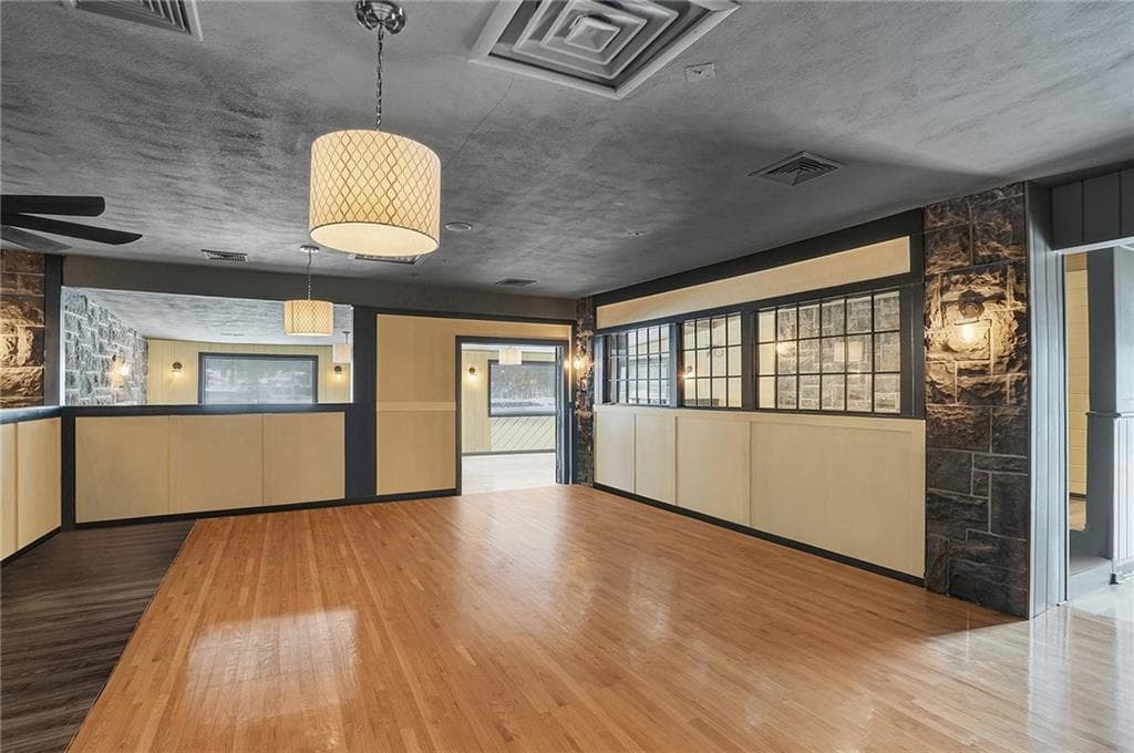 Commercial at 332 Farnum Pike, Smithfield, photo 8 of 43