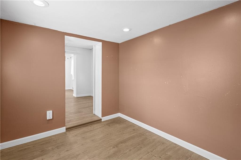 1692 Warwick Avenue photo 27