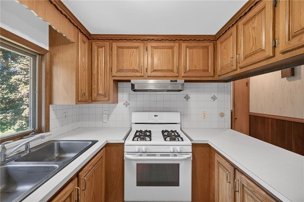 Single Family Residence at 133 Cole Street, Seekonk, photo 14 of 47