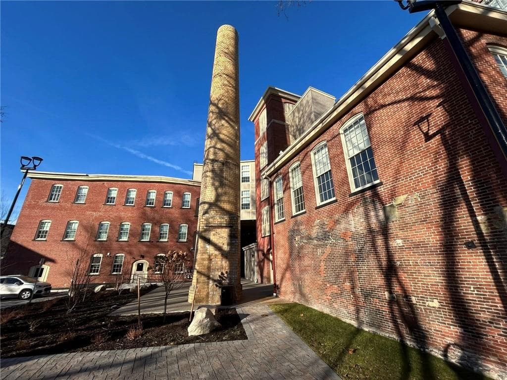 5 Island Place photo 16
