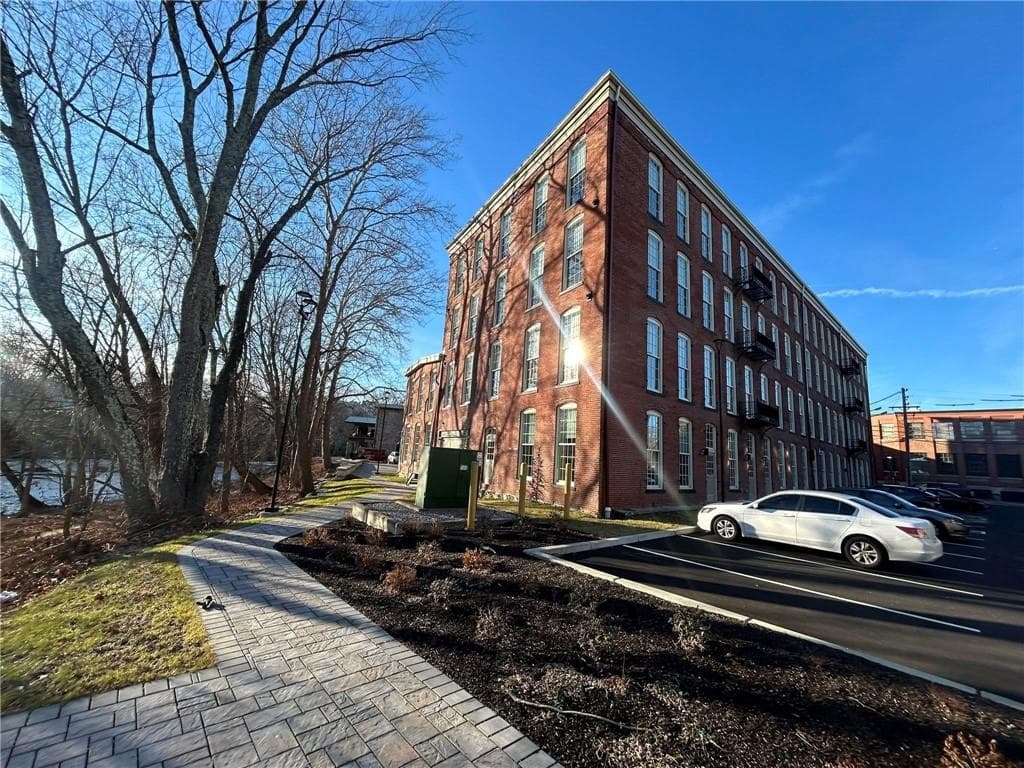 5 Island Place photo 9