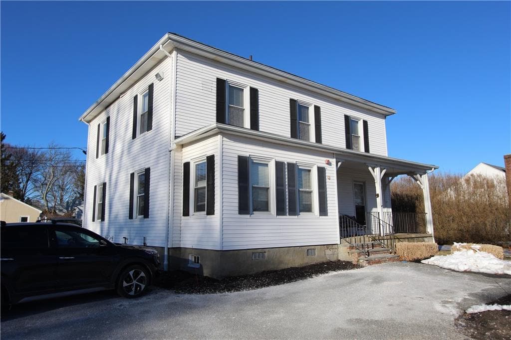460 East Main Road photo 2