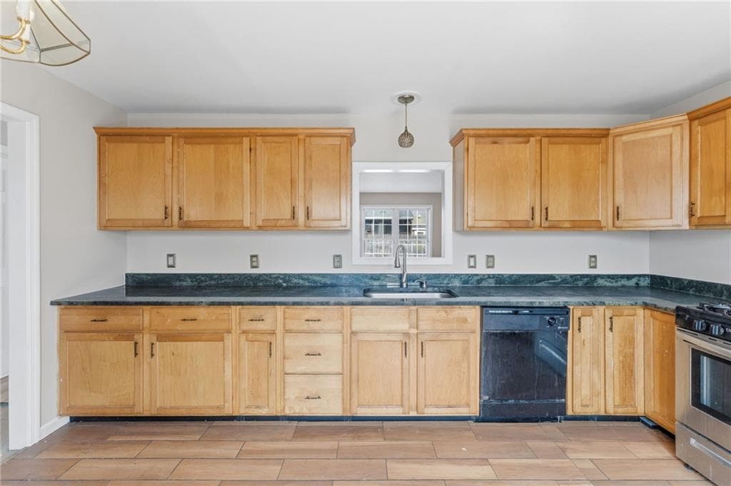 Condominium at 281 Swan Street UNIT A, Providence, photo 5 of 42
