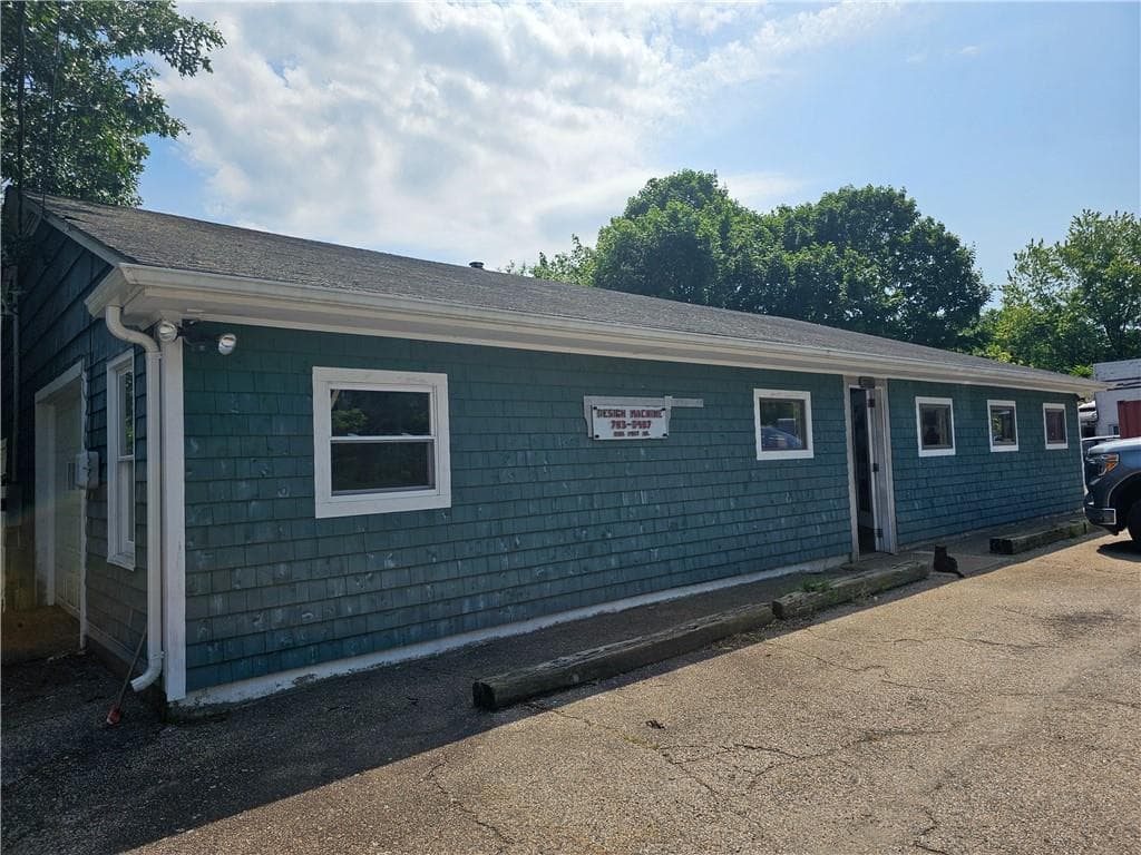 Commercial at 2196 Post Road, South Kingstown, photo 3 of 6
