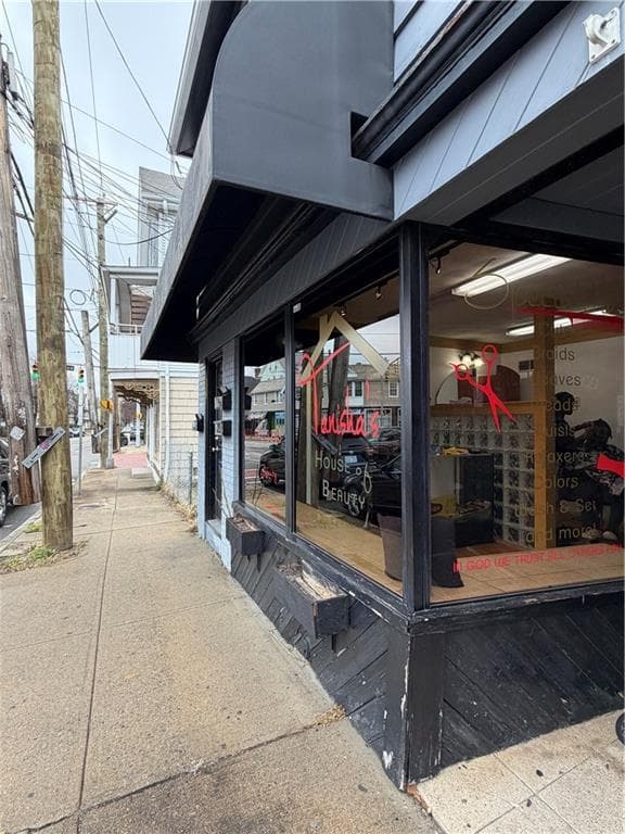4 Gansett Avenue