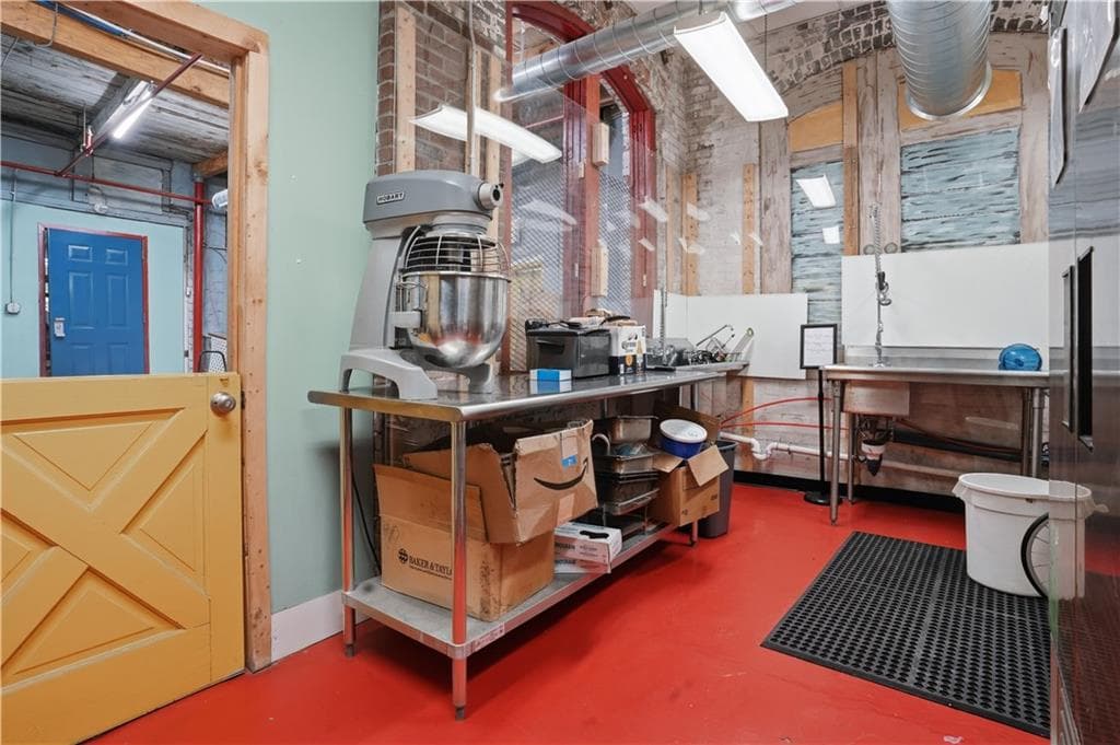 120 Webster Street photo 17