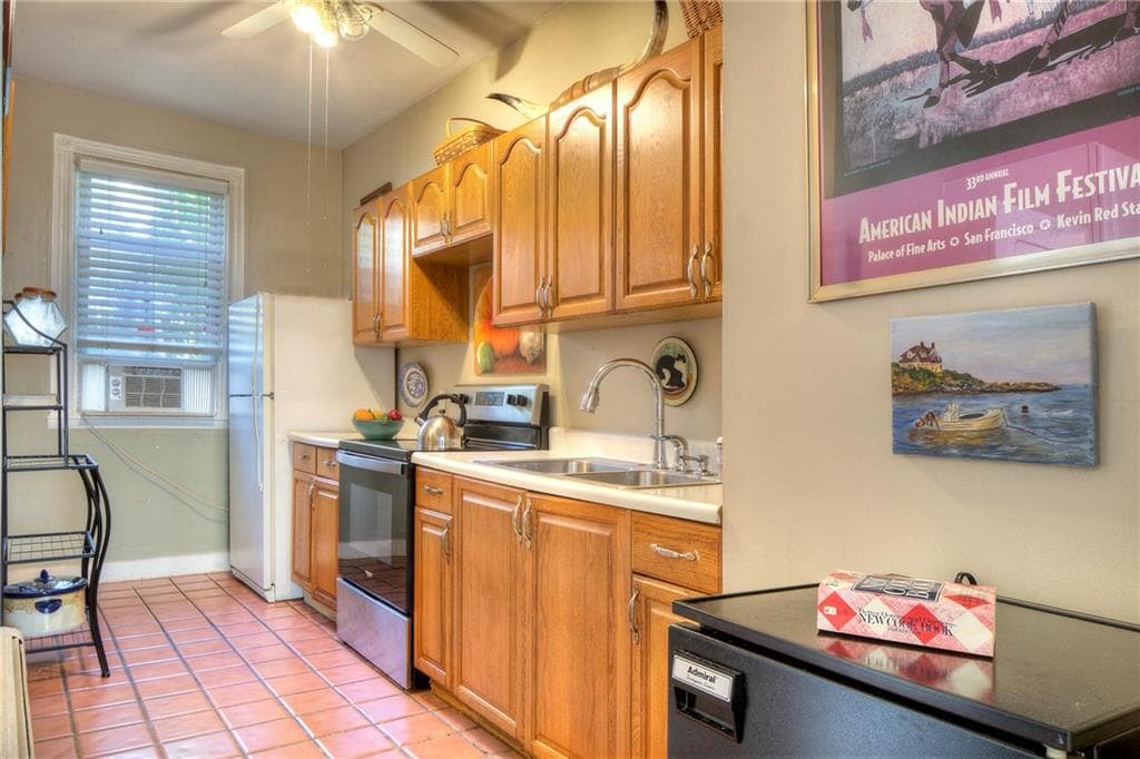 Multi Family at 98 100 John Street, Newport, photo 27 of 33