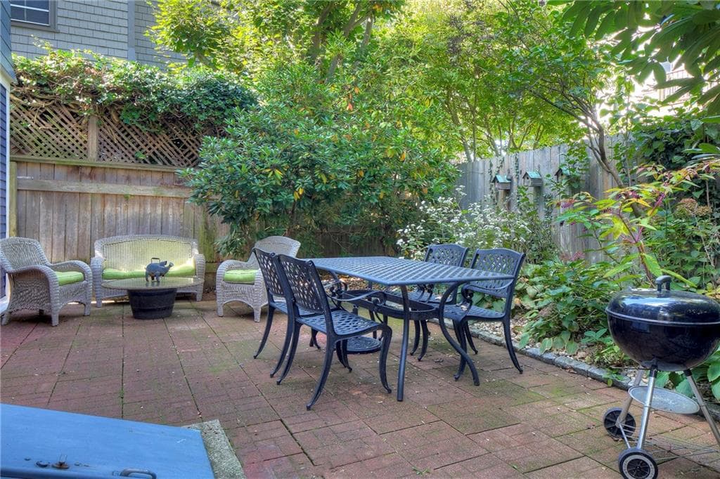 Multi Family at 98 100 John Street, Newport, photo 20 of 33