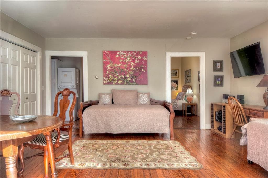 Multi Family at 98 100 John Street, Newport, photo 25 of 33