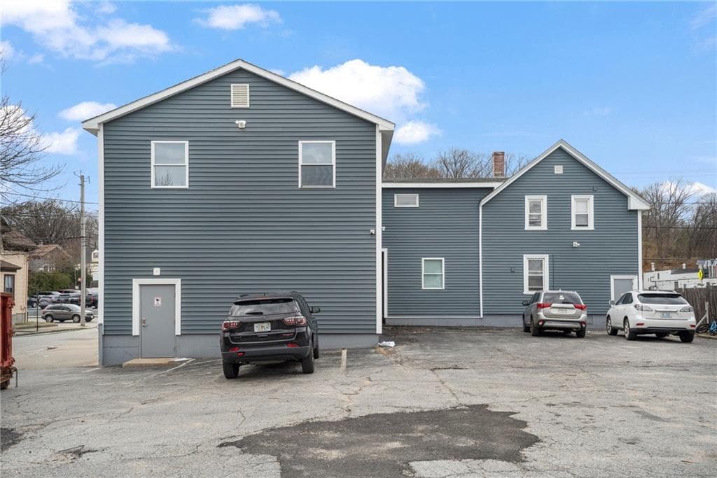 1040 Cranston Street photo 2