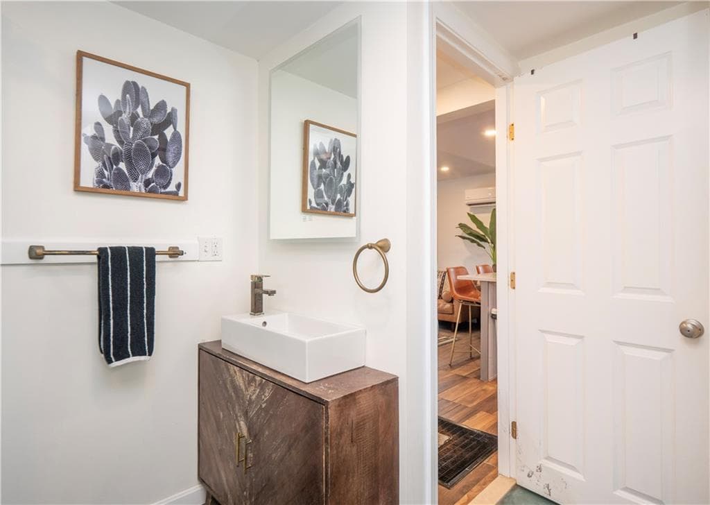 100 Renfrew Avenue photo 12