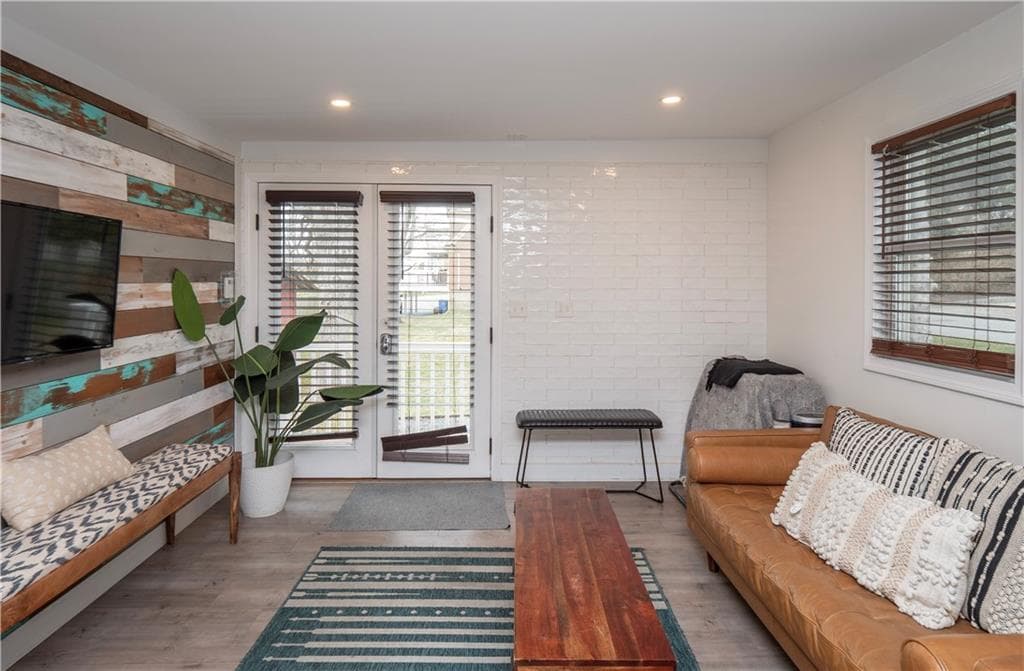 100 Renfrew Avenue photo 7