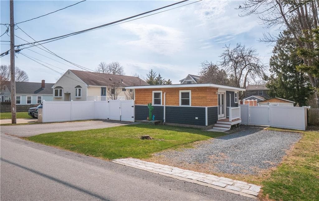 100 Renfrew Avenue