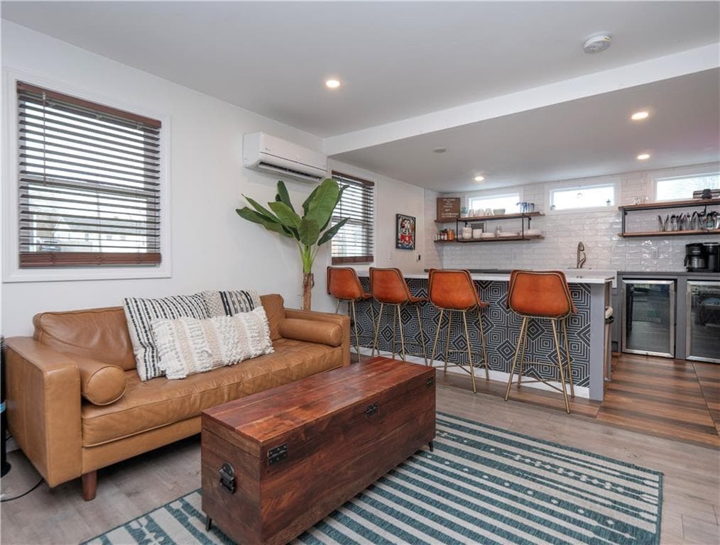 100 Renfrew Avenue photo 4