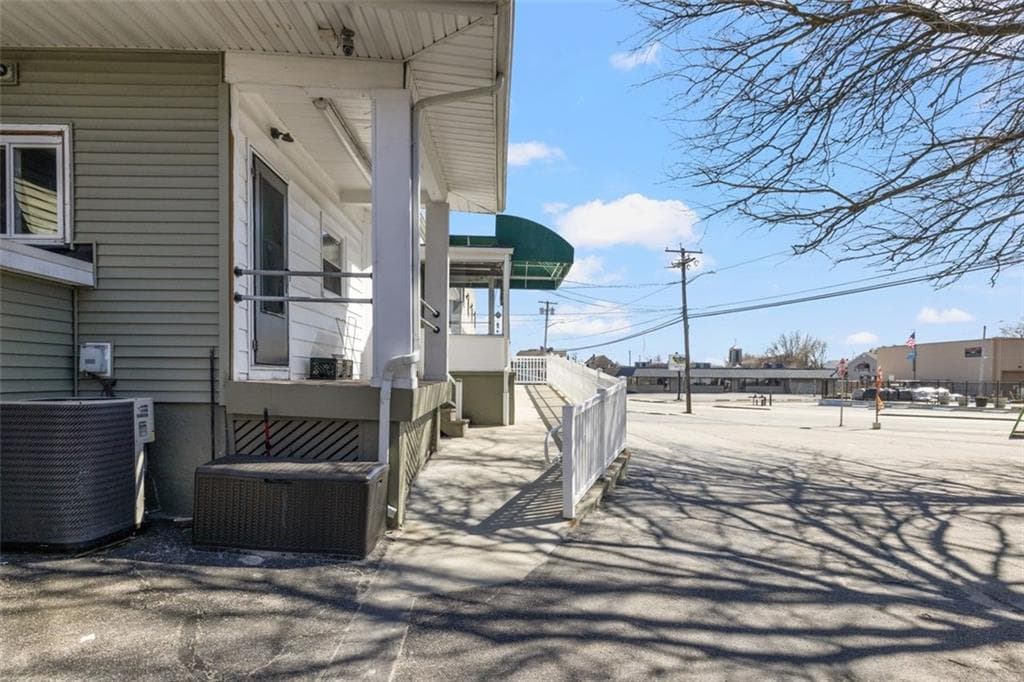 1137 Charles Street photo 32