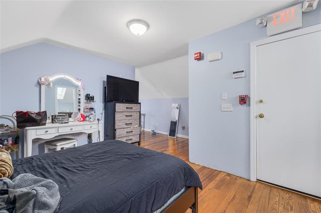 1137 Charles Street photo 20