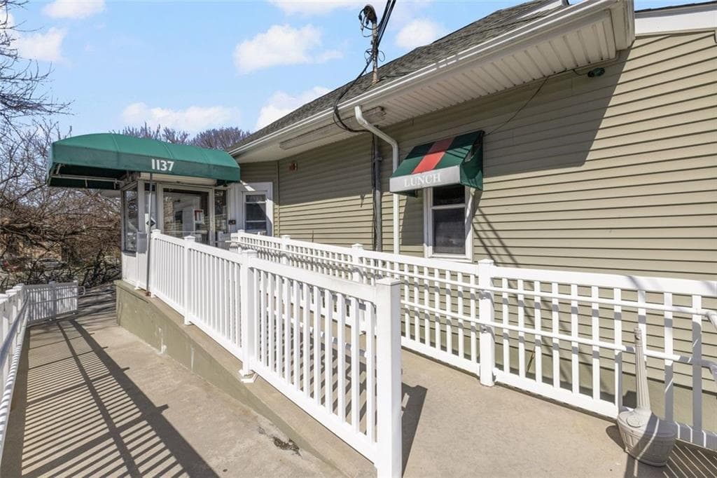 1137 Charles Street photo 40