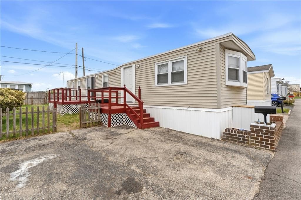 11 East Drive photo 2