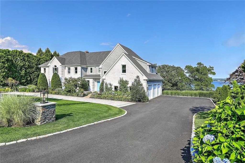 Single Family Residence at 105 Heidi Drive, Portsmouth, photo 2 of 48