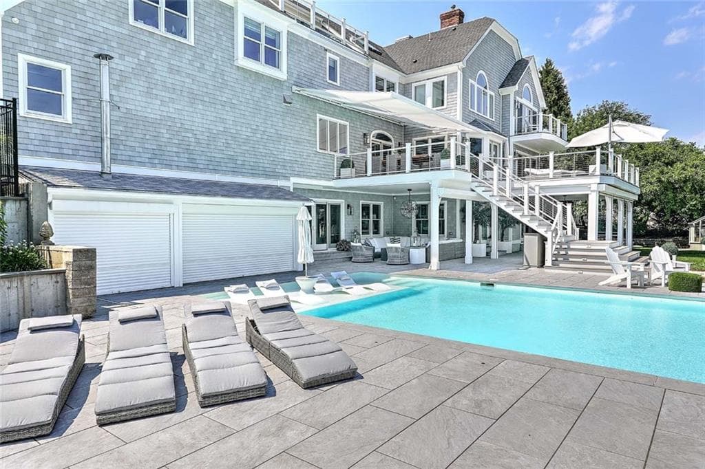 Single Family Residence at 105 Heidi Drive, Portsmouth, photo 10 of 48