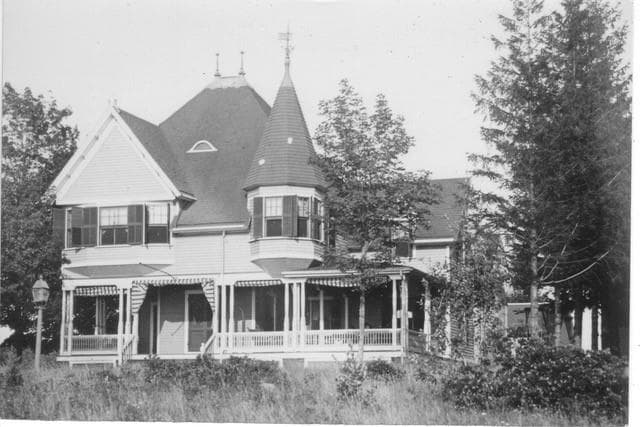 Single Family Residence at 075 Atlantic Avenue, Portsmouth, photo 47 of 50