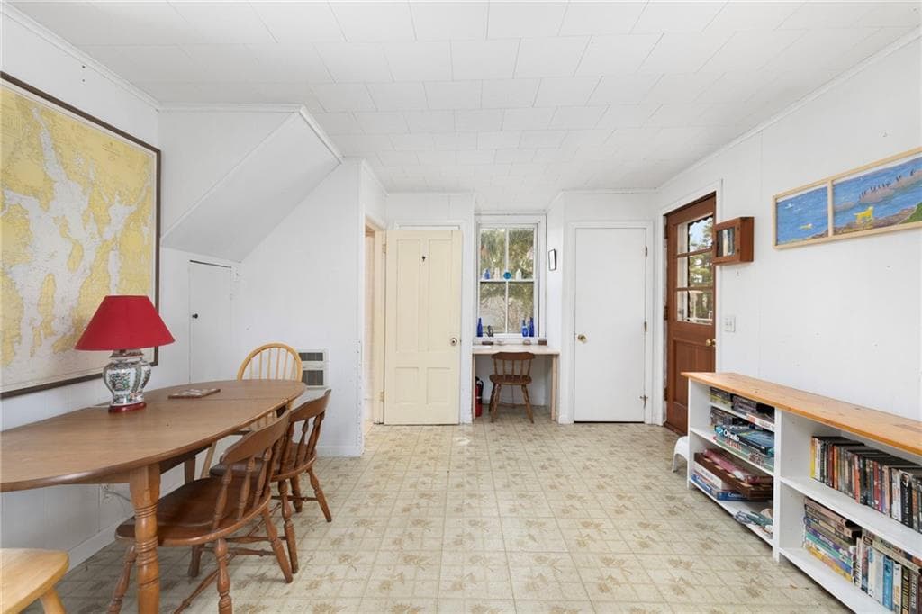 Single Family Residence at 075 Atlantic Avenue, Portsmouth, photo 21 of 50