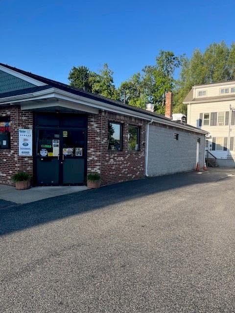 Commercial at 732 High Street, Cumberland, photo 3 of 7