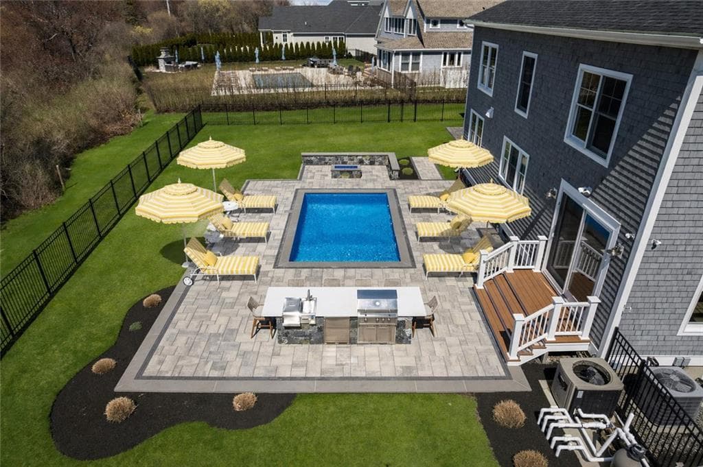 1046 Ocean Road photo 3