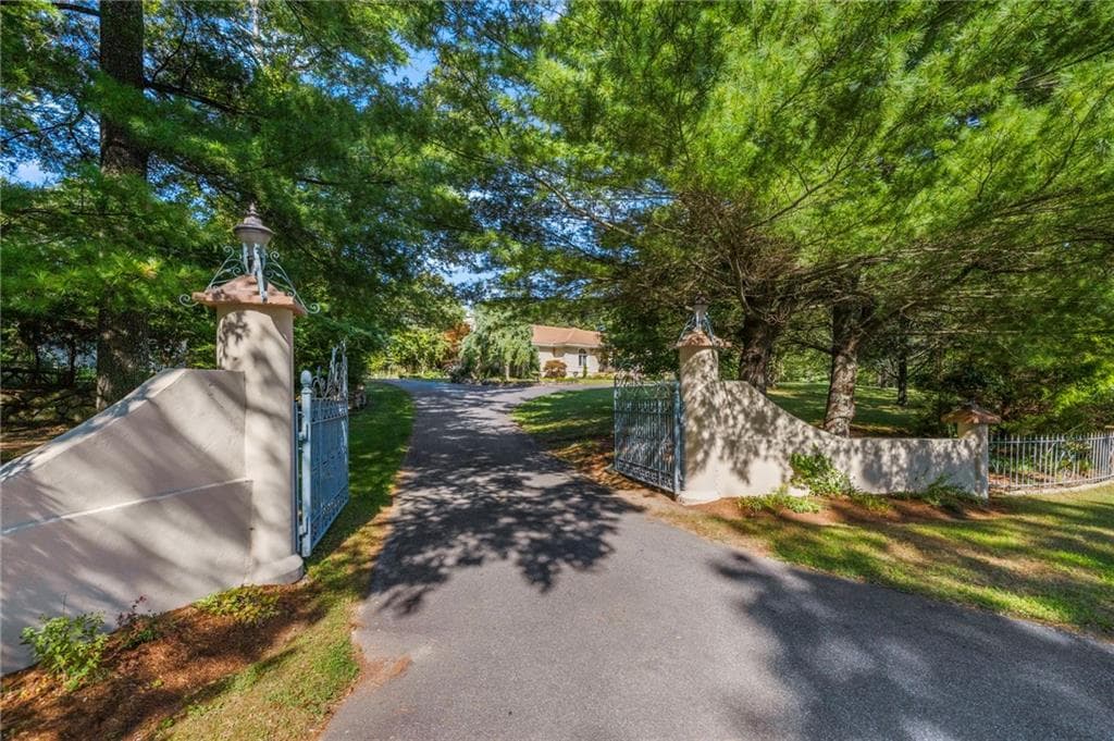 22 Brook View Drive photo 2