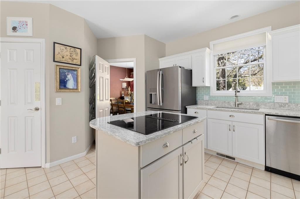 Single Family Residence at 110 Osprey Drive, East Greenwich, photo 11 of 44