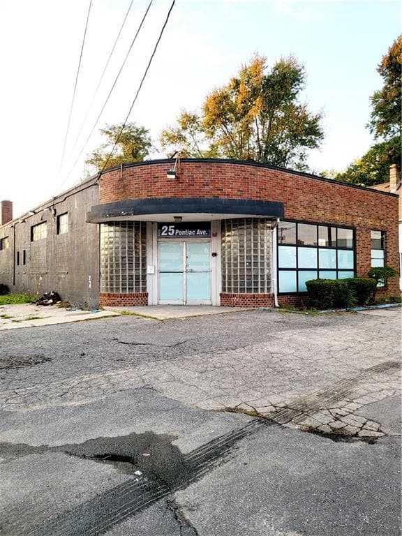 25 Pontiac Avenue photo 2