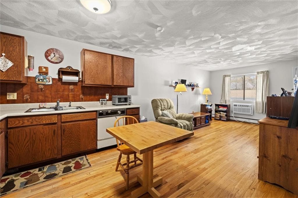 Townhouse,Condominium at 569 Smithfield Road UNIT 24, North Providence, photo 2 of 23