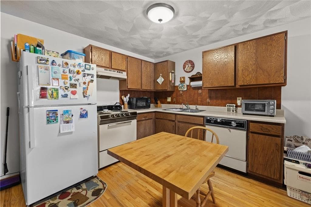Townhouse,Condominium at 569 Smithfield Road UNIT 24, North Providence, photo 3 of 23