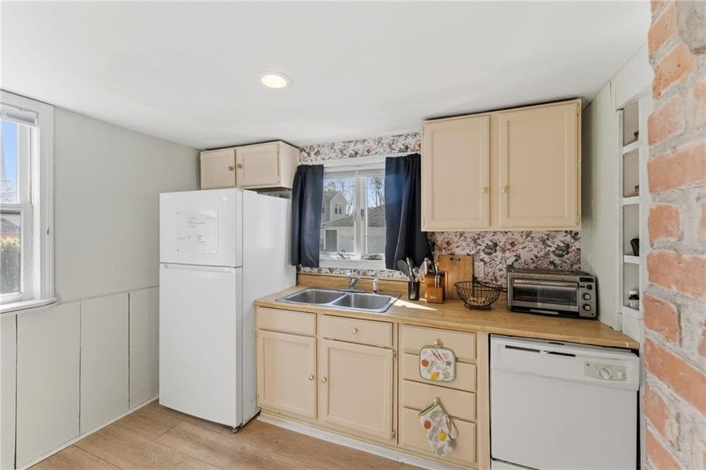 Single Family Residence at 308 Smith Street, Cranston, photo 6 of 26