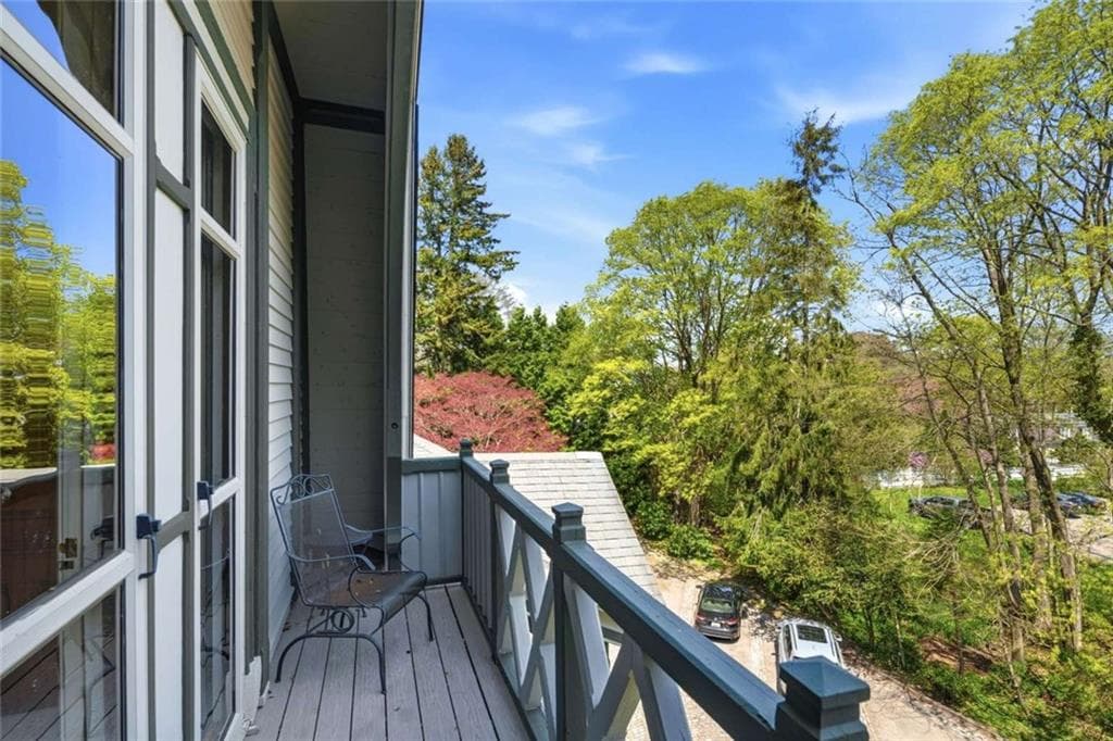 Condominium at 6 Howe Avenue UNIT 8, Newport, photo 12 of 20