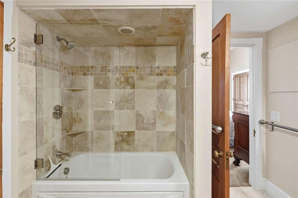 Condominium at 6 Howe Avenue UNIT 8, Newport, photo 10 of 20