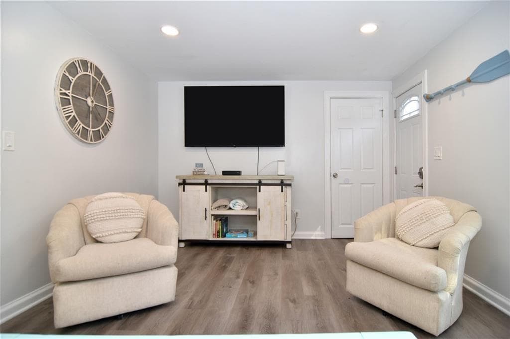 Multi Family at 194 South Pier Road, Narragansett, photo 6 of 30