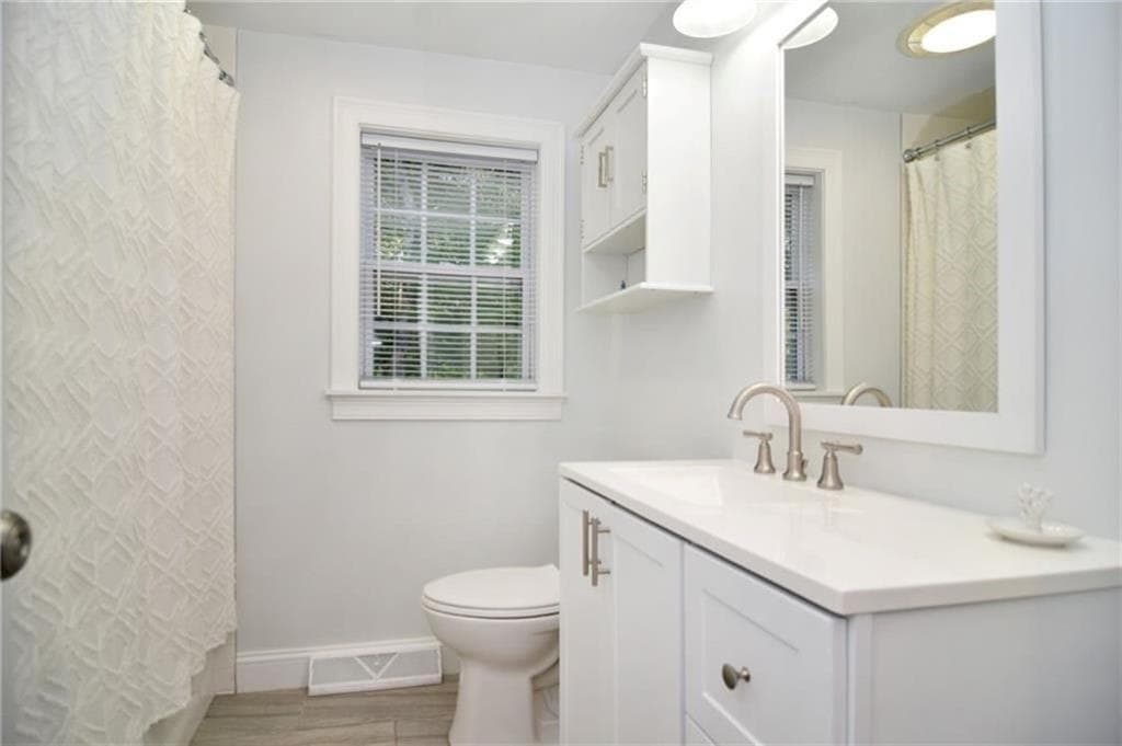 Multi Family at 194 South Pier Road, Narragansett, photo 14 of 30