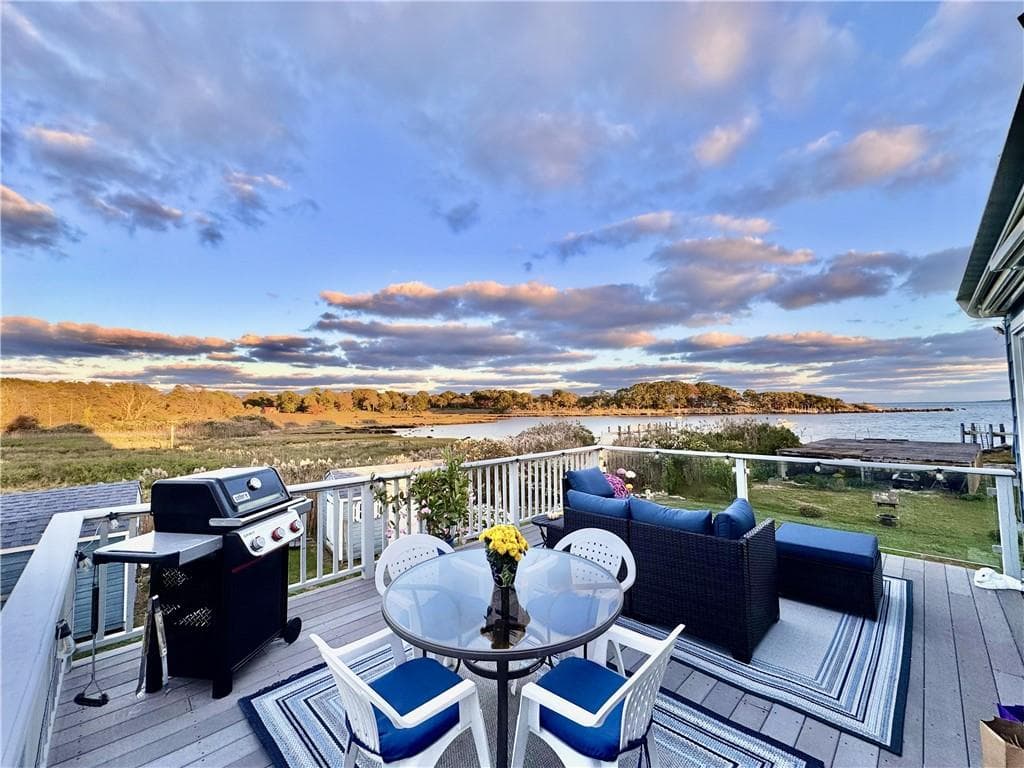 Single Family Residence at 71 Wolcott Avenue, Stonington, photo 6 of 42
