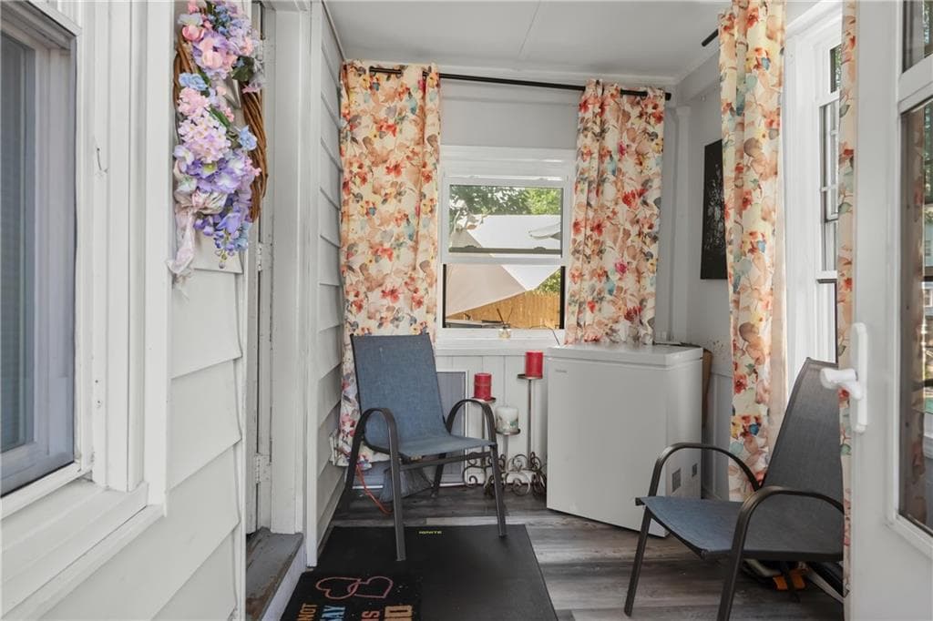 70 Brewster Street photo 6