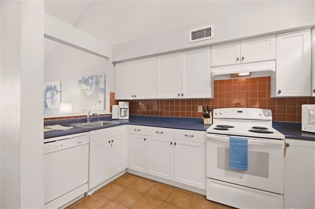 Condominium at 150 Bay View Drive UNIT 3, Jamestown, photo 3 of 25