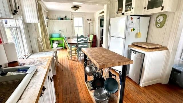 545 Center Road photo 9