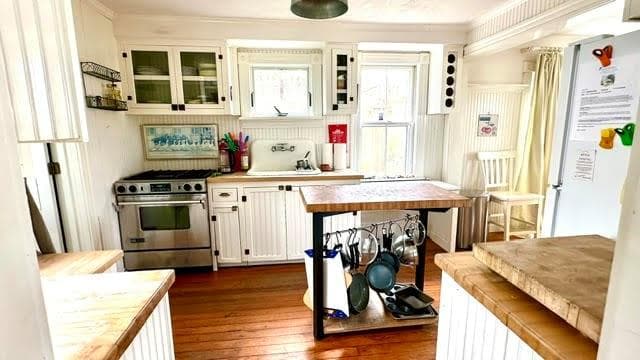 545 Center Road photo 8