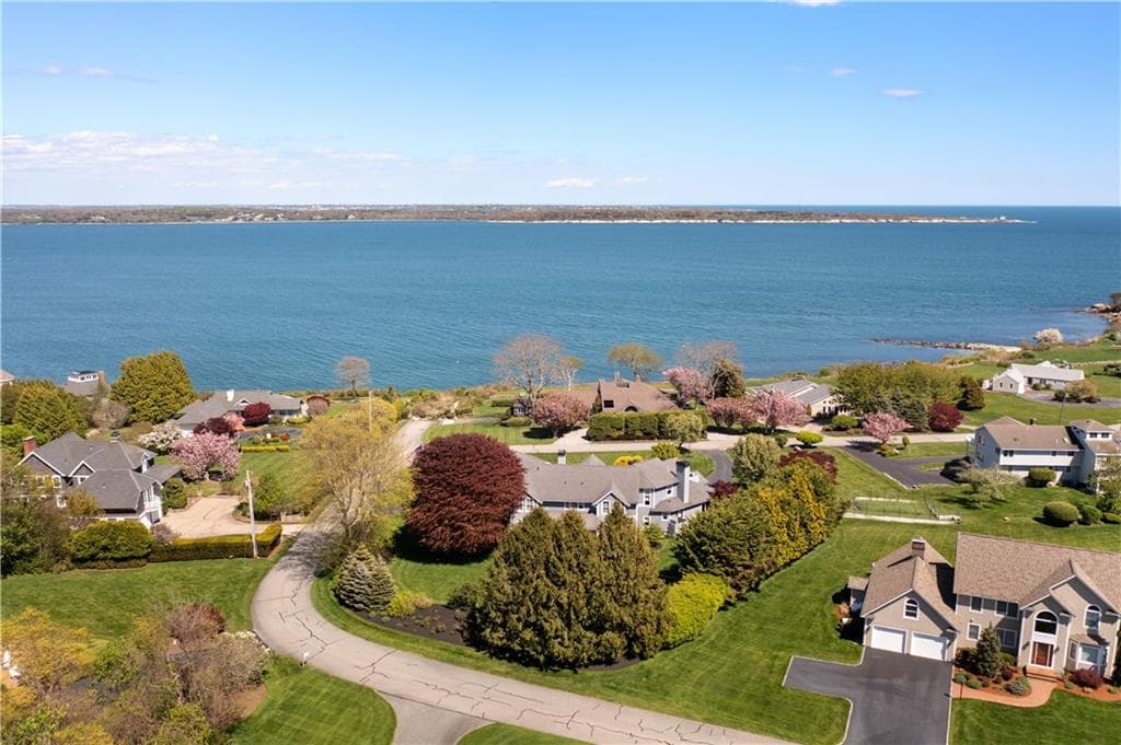 75 N Cliff Drive photo 3